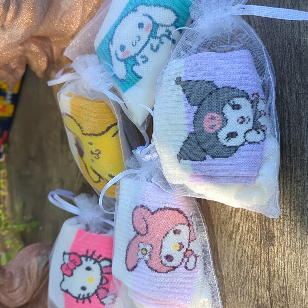 NWoT 🩷🌞 SANRIO 🌞🩷 CREW SOCK 🧦 each separately🧁sweet gift! $12 R